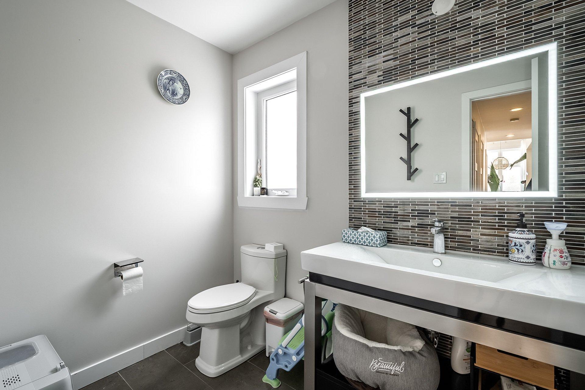 









275


Alice-Carrière Street

,
Beaconsfield,




QC
H9W6E6

