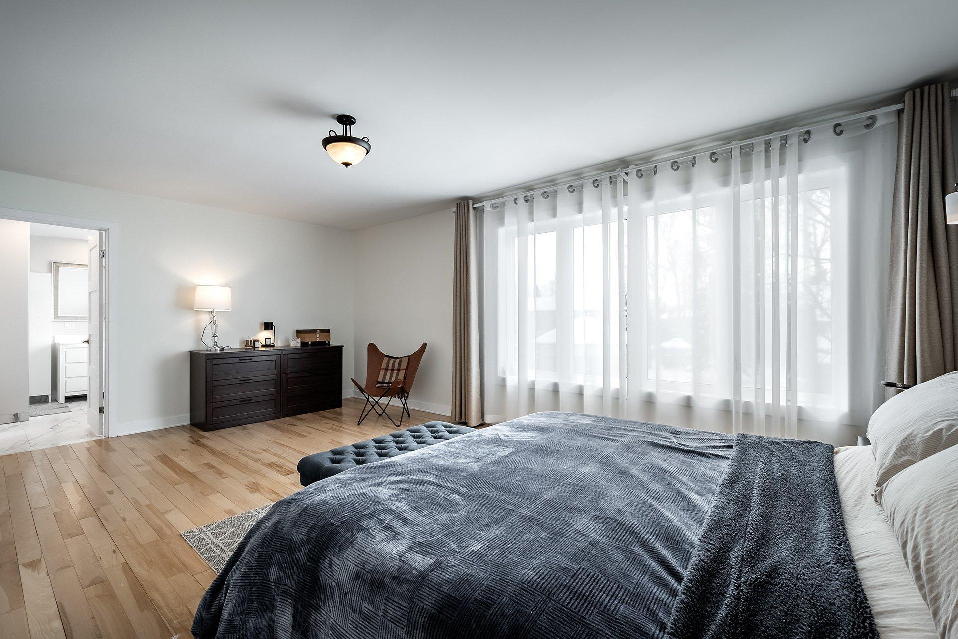 









275


Alice-Carrière Street

,
Beaconsfield,




QC
H9W6E6

