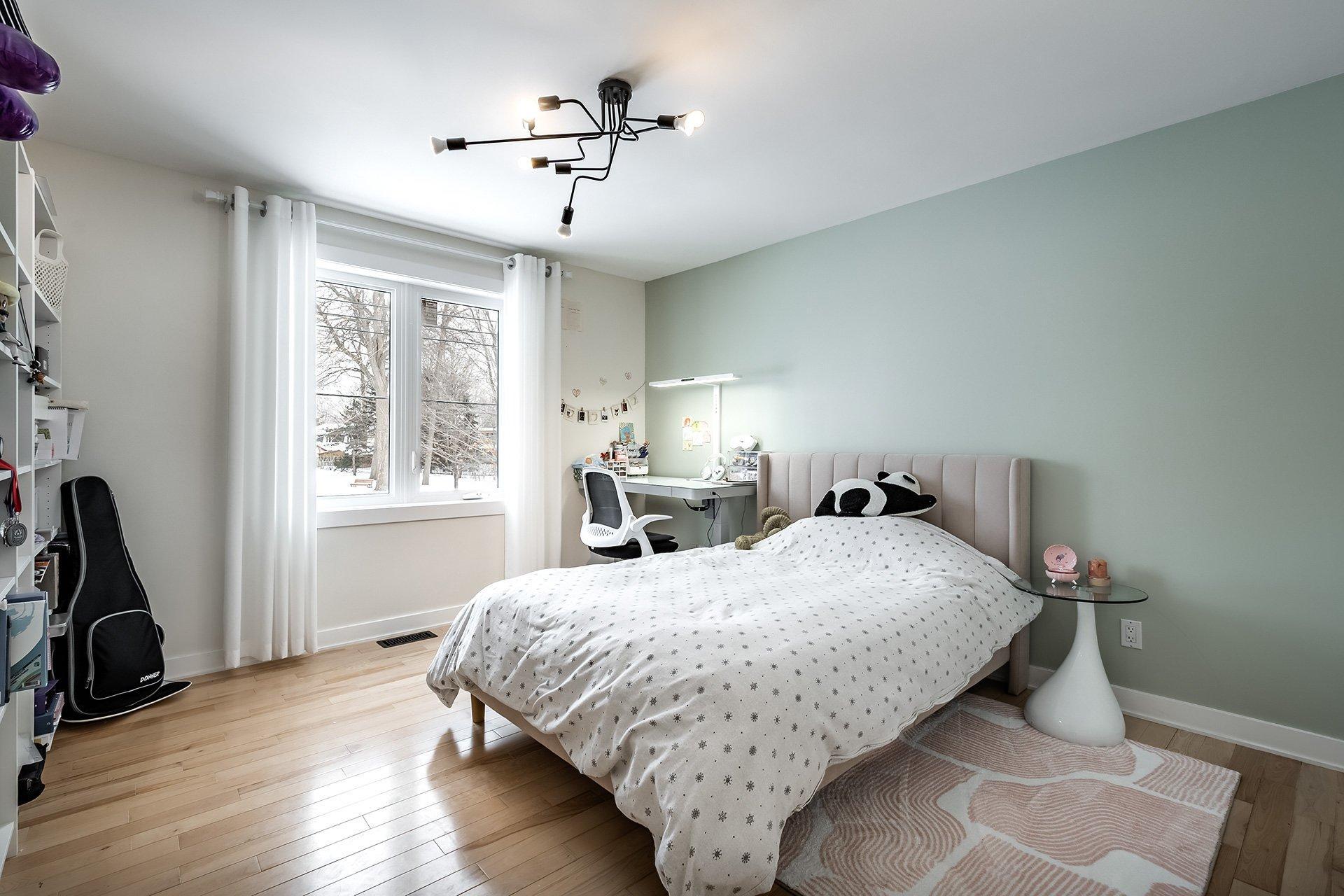 









275


Alice-Carrière Street

,
Beaconsfield,




QC
H9W6E6

