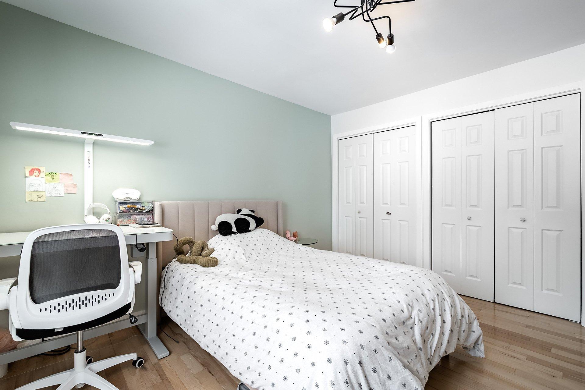 









275


Alice-Carrière Street

,
Beaconsfield,




QC
H9W6E6

