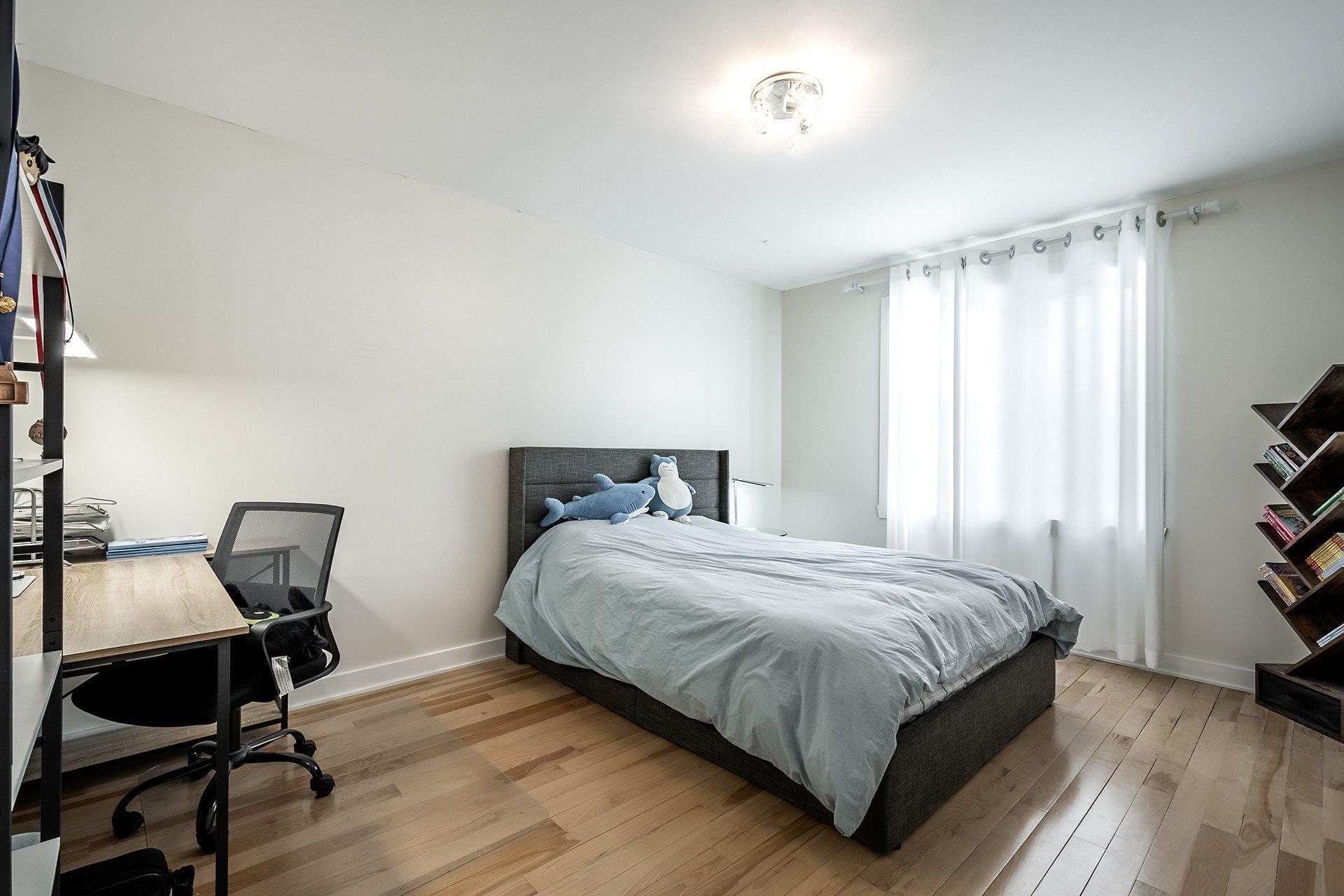 









275


Alice-Carrière Street

,
Beaconsfield,




QC
H9W6E6

