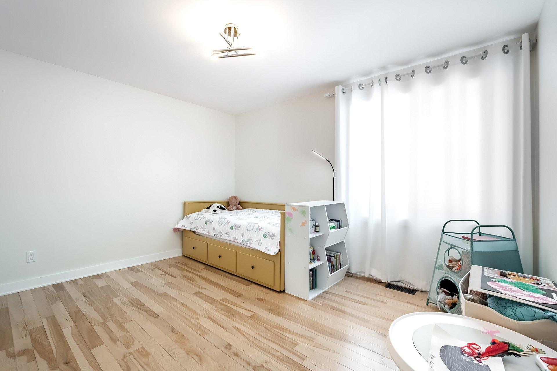 









275


Alice-Carrière Street

,
Beaconsfield,




QC
H9W6E6

