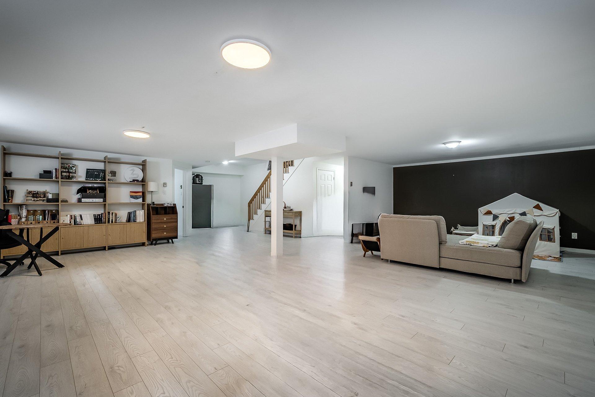 









275


Alice-Carrière Street

,
Beaconsfield,




QC
H9W6E6

