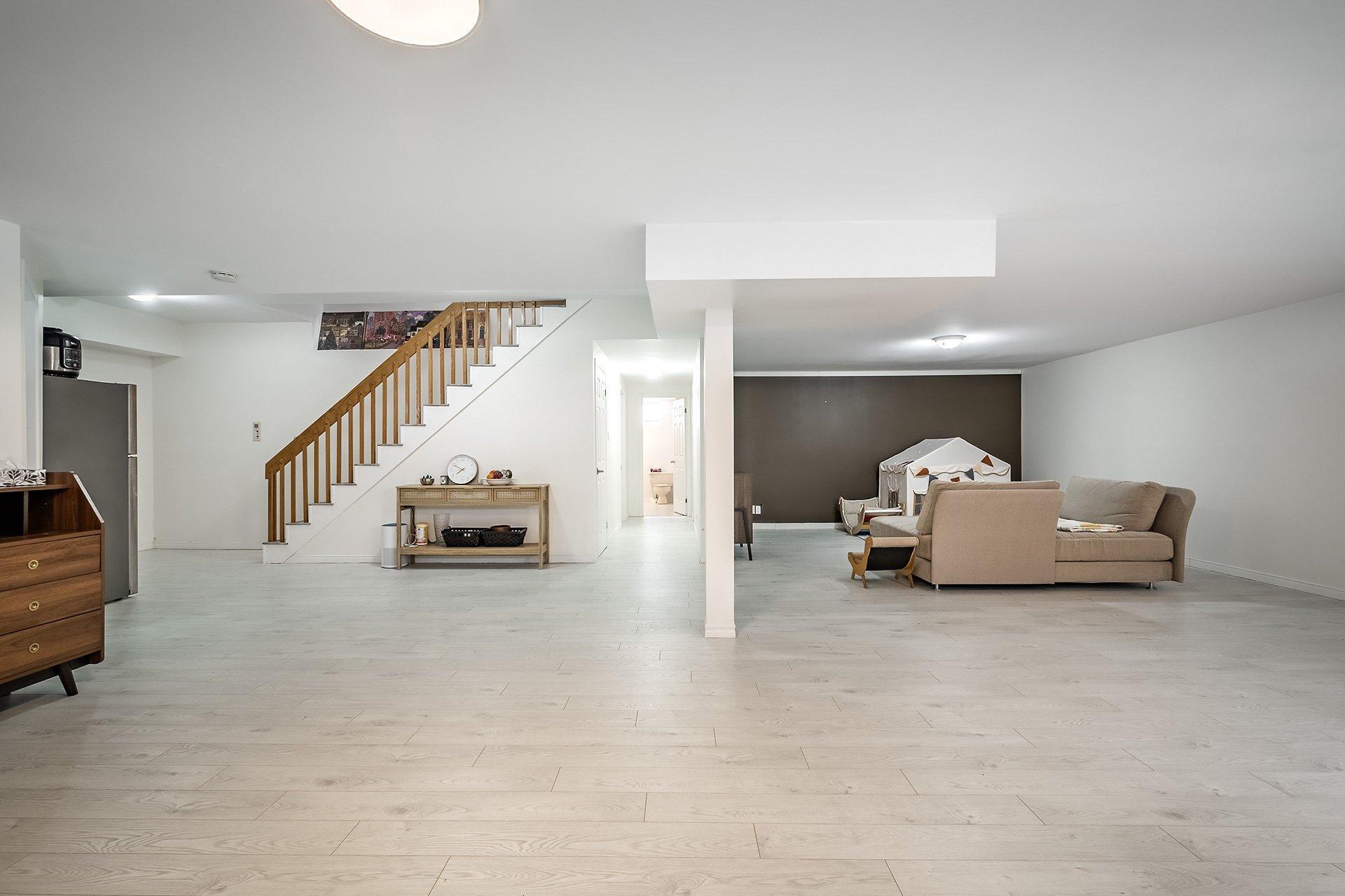 









275


Alice-Carrière Street

,
Beaconsfield,




QC
H9W6E6

