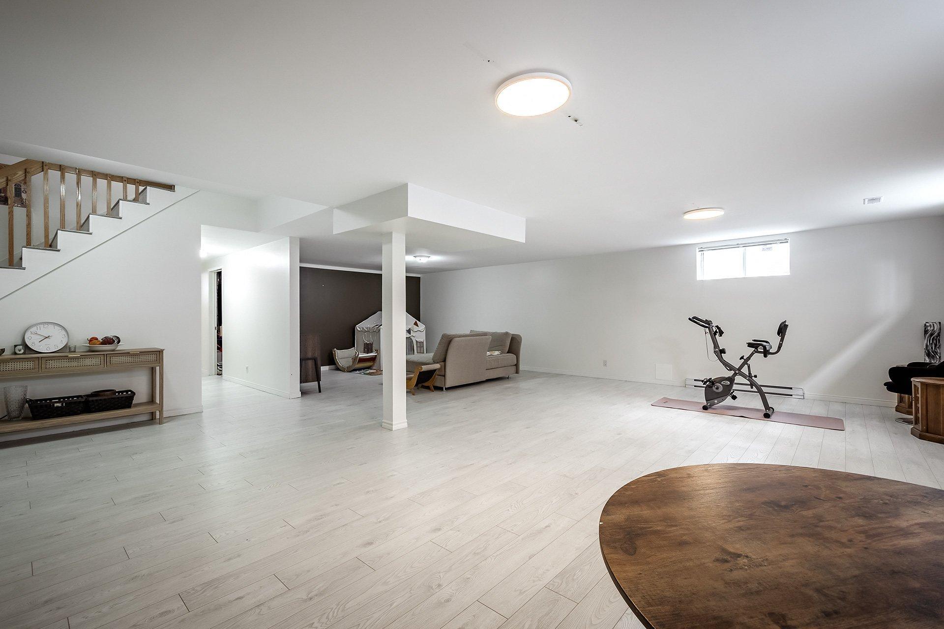 









275


Alice-Carrière Street

,
Beaconsfield,




QC
H9W6E6

