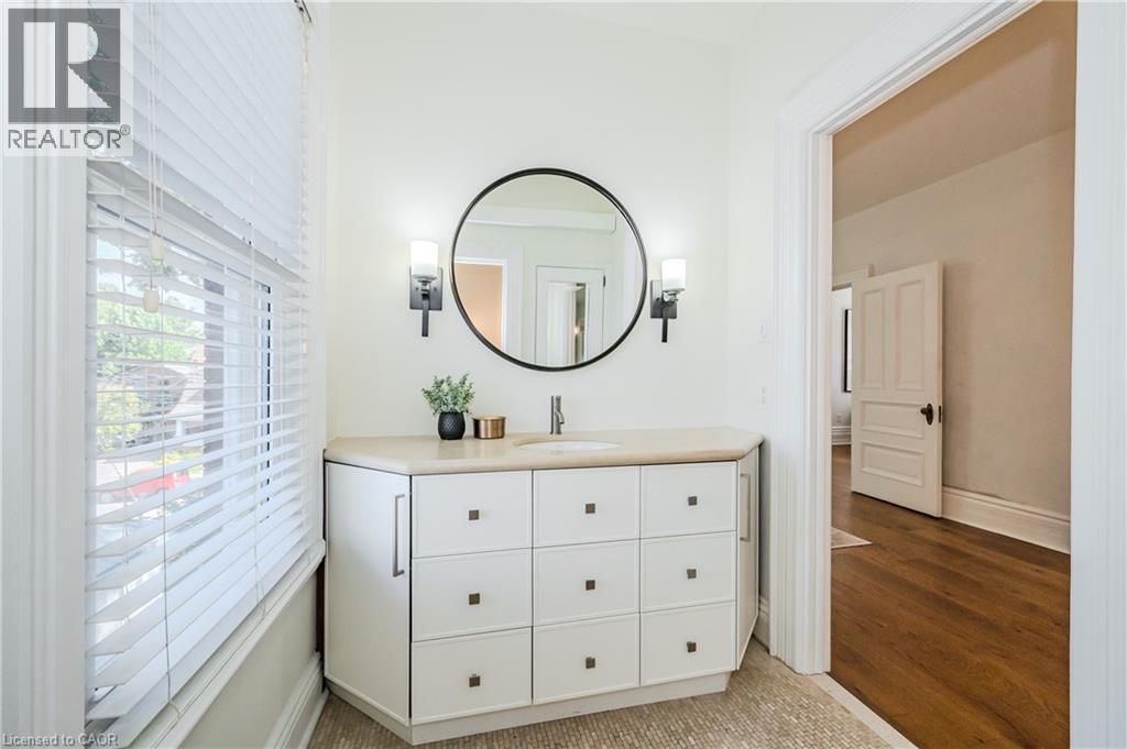 












138 DUBLIN Street N

,
Guelph,




Ontario
N1H4N7

