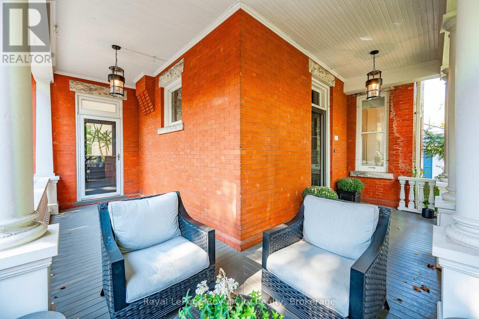 












138 DUBLIN STREET N

,
Guelph (Downtown),




Ontario
N1H4N7

