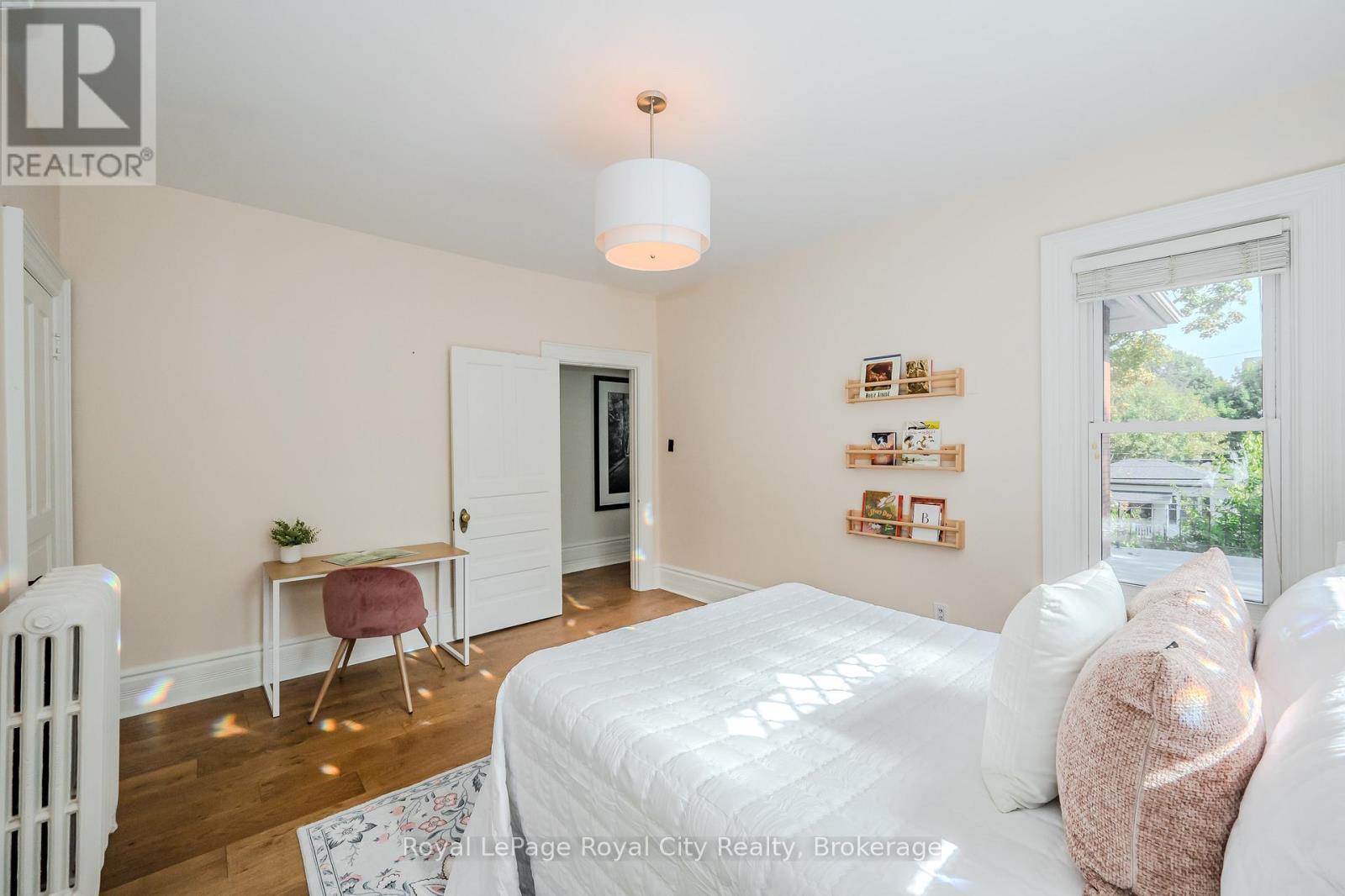 












138 DUBLIN STREET N

,
Guelph (Downtown),




Ontario
N1H4N7

