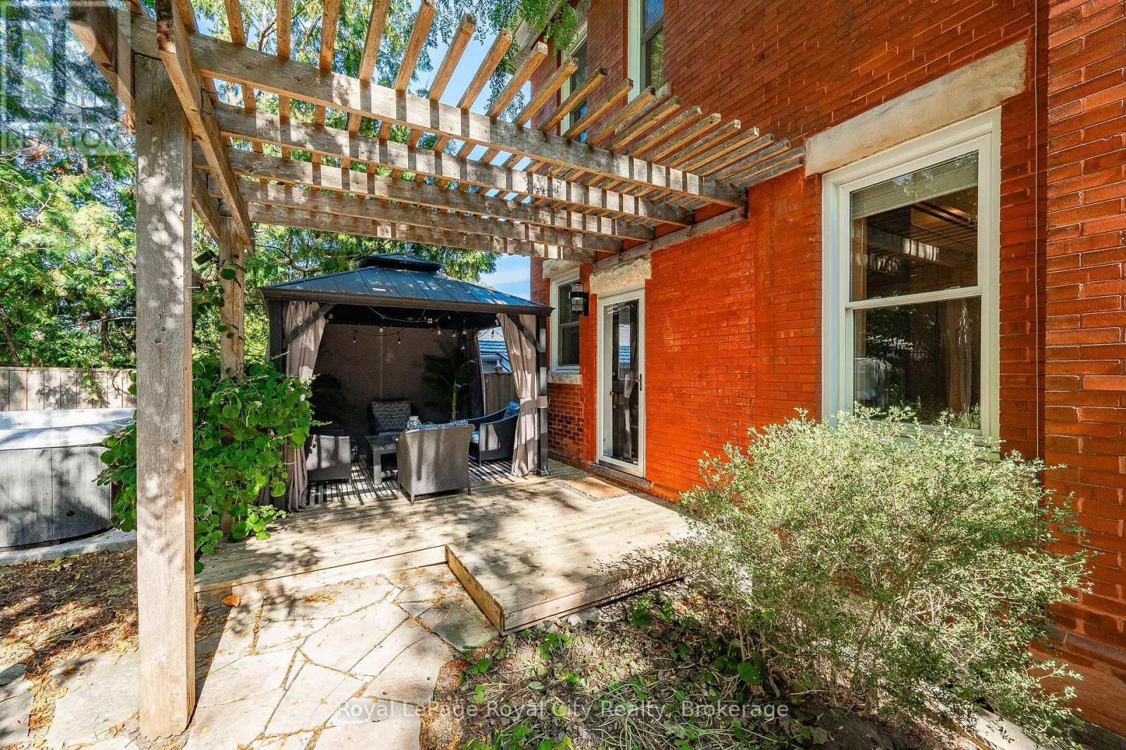 












138 DUBLIN STREET N

,
Guelph (Downtown),




Ontario
N1H4N7

