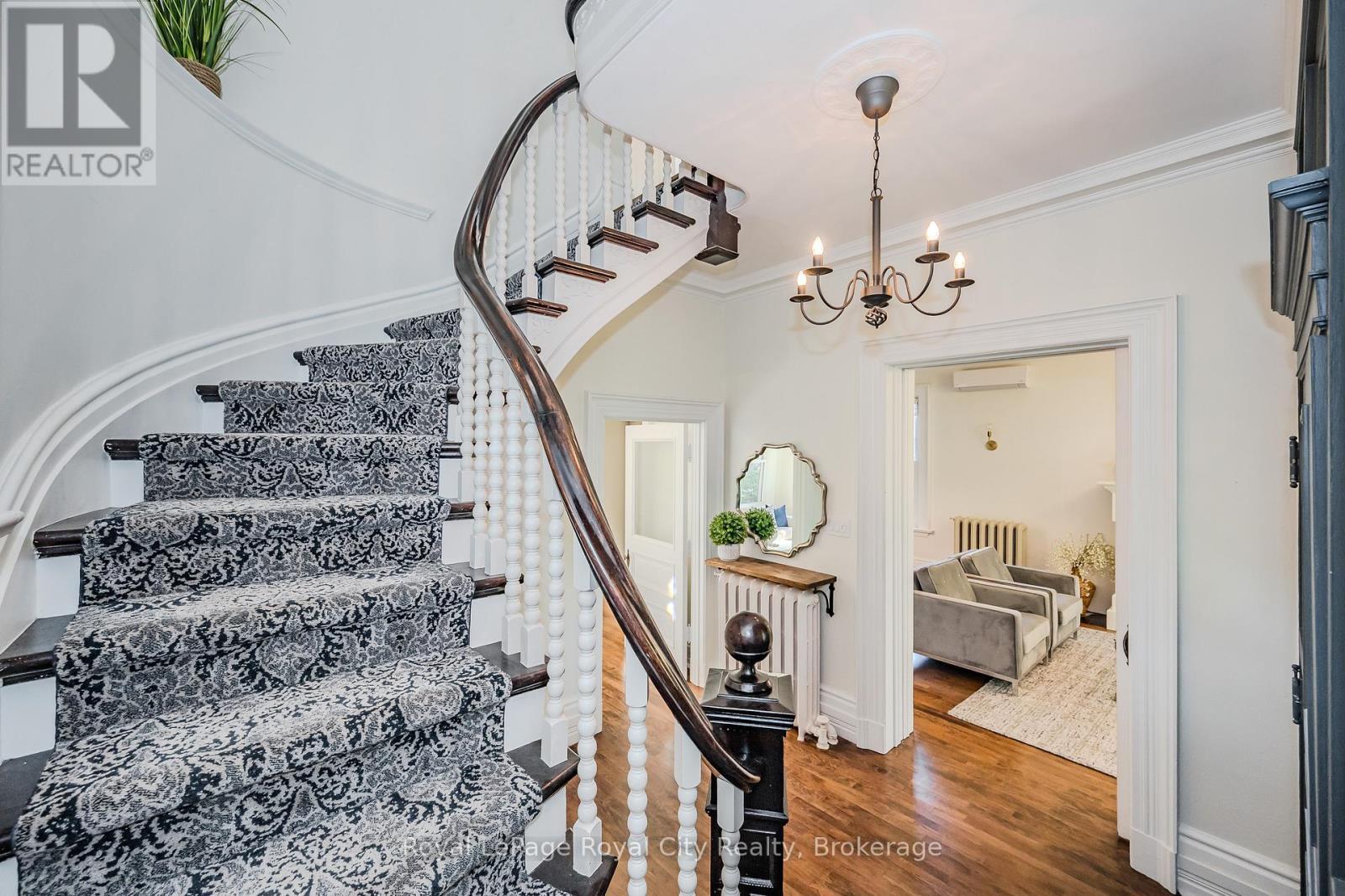 












138 DUBLIN STREET N

,
Guelph (Downtown),




Ontario
N1H4N7

