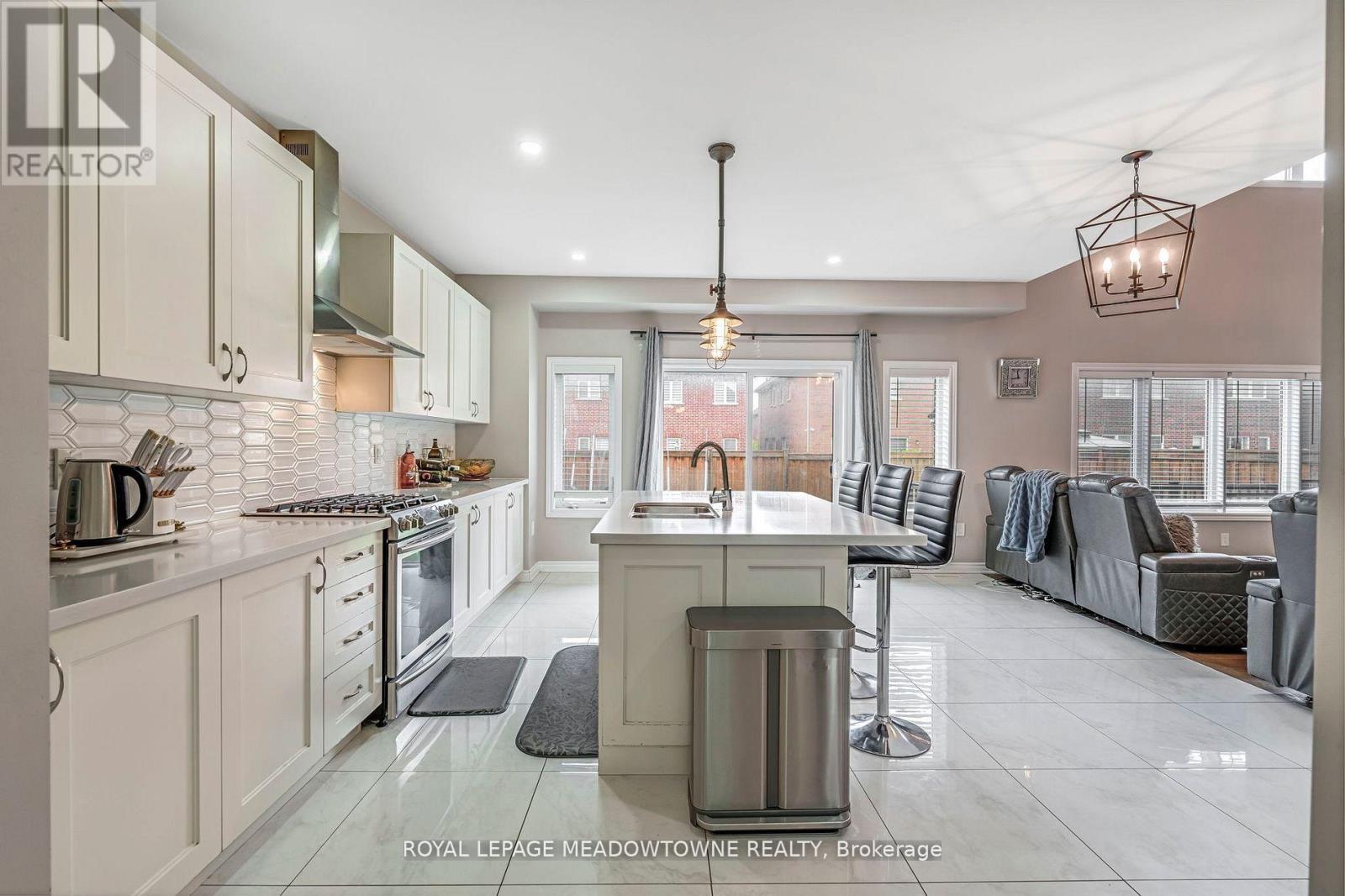 












1029 BARTON WAY

,
Innisfil,




Ontario
L9S4R7

