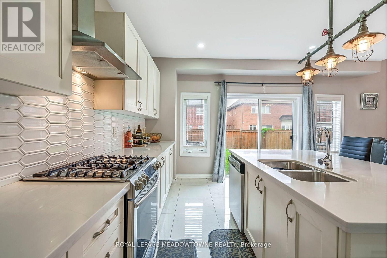 












1029 BARTON WAY

,
Innisfil,




Ontario
L9S4R7

