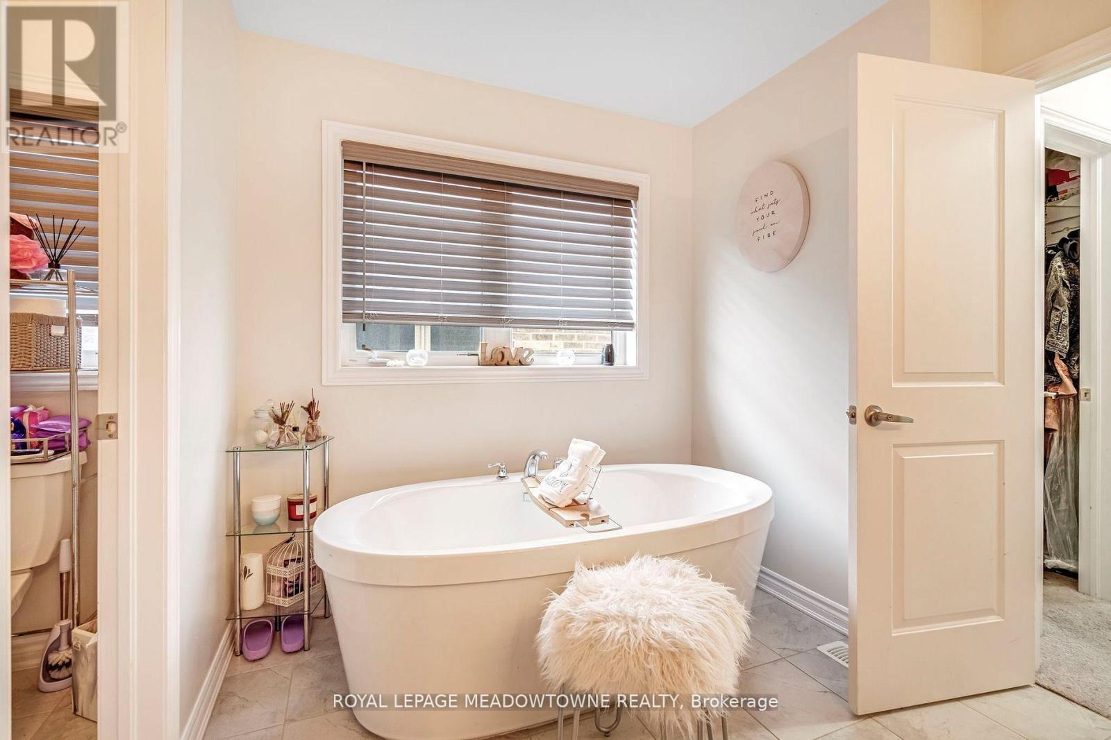 












1029 BARTON WAY

,
Innisfil,




Ontario
L9S4R7

