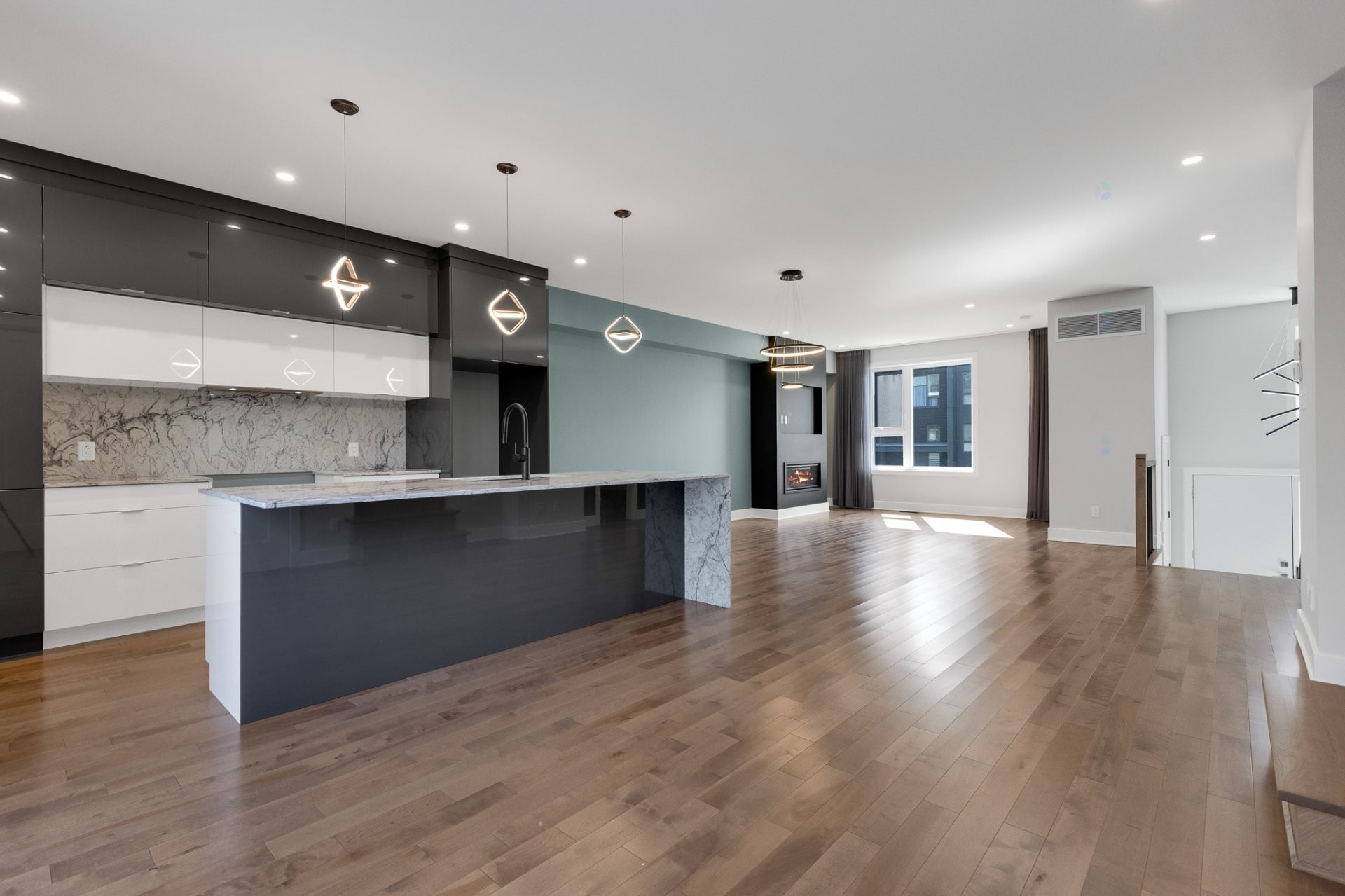 









366


Rue de Belledonne

,
Blainville,




QC
J7C0Z3

