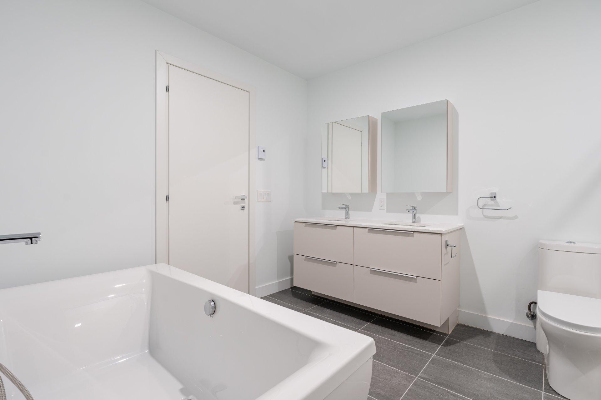 









1001


Rue Lucien-L'Allier

, 4502,
Montréal (Ville-Marie),




QC
H3G0G7

