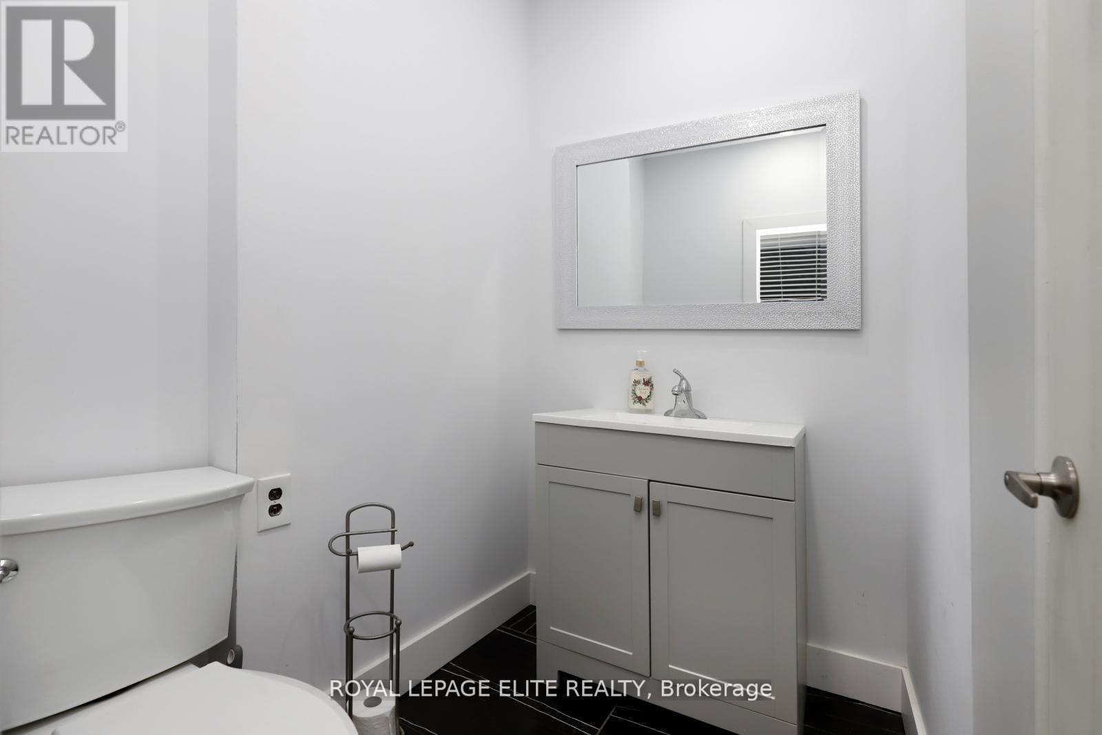 












18-20 REUBEN STREET

,
Aurora,




Ontario
L4G2M2


