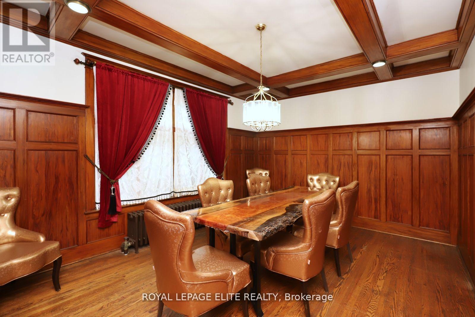












18-20 REUBEN STREET

,
Aurora,




Ontario
L4G2M2

