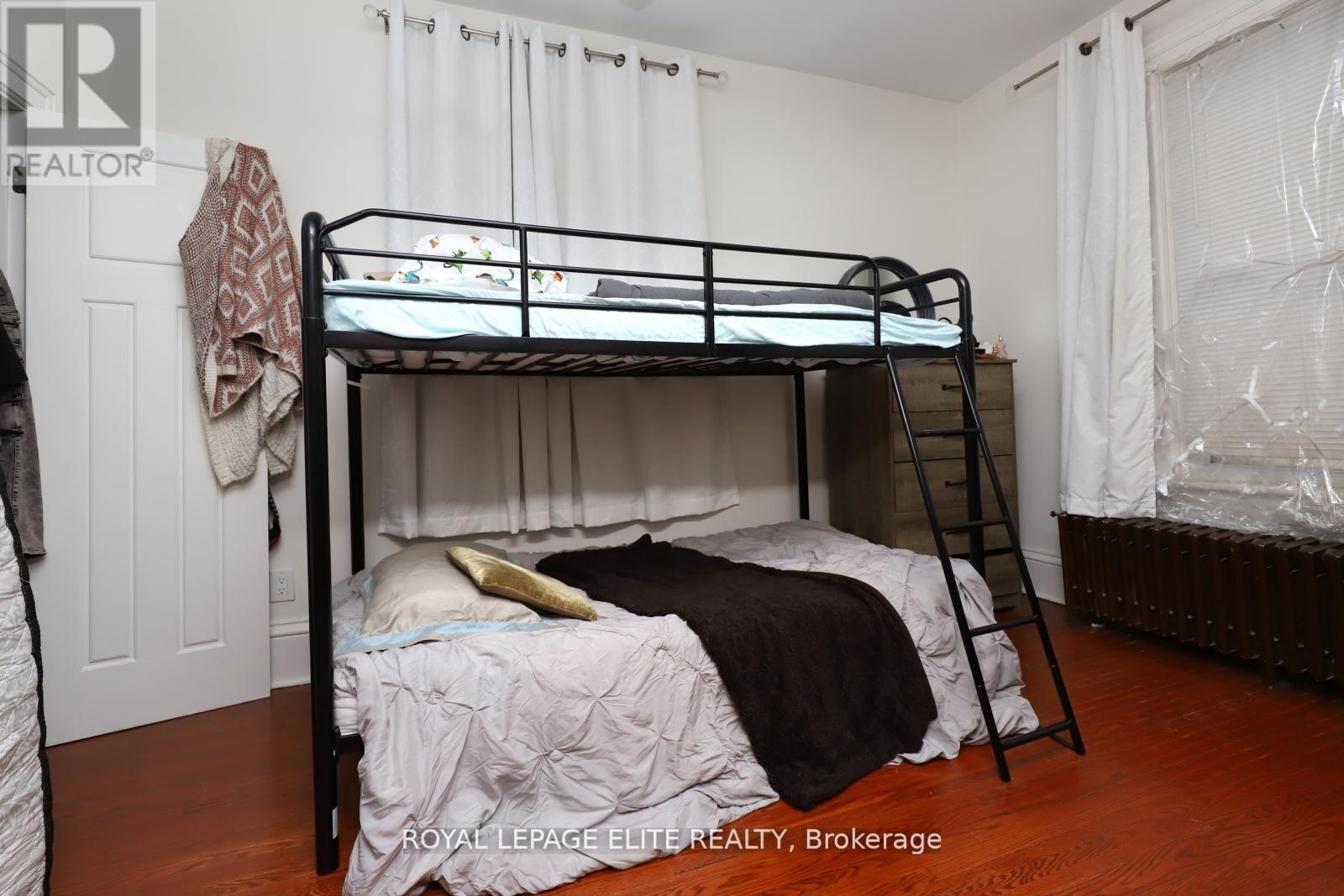 












18-20 REUBEN STREET

,
Aurora,




Ontario
L4G2M2

