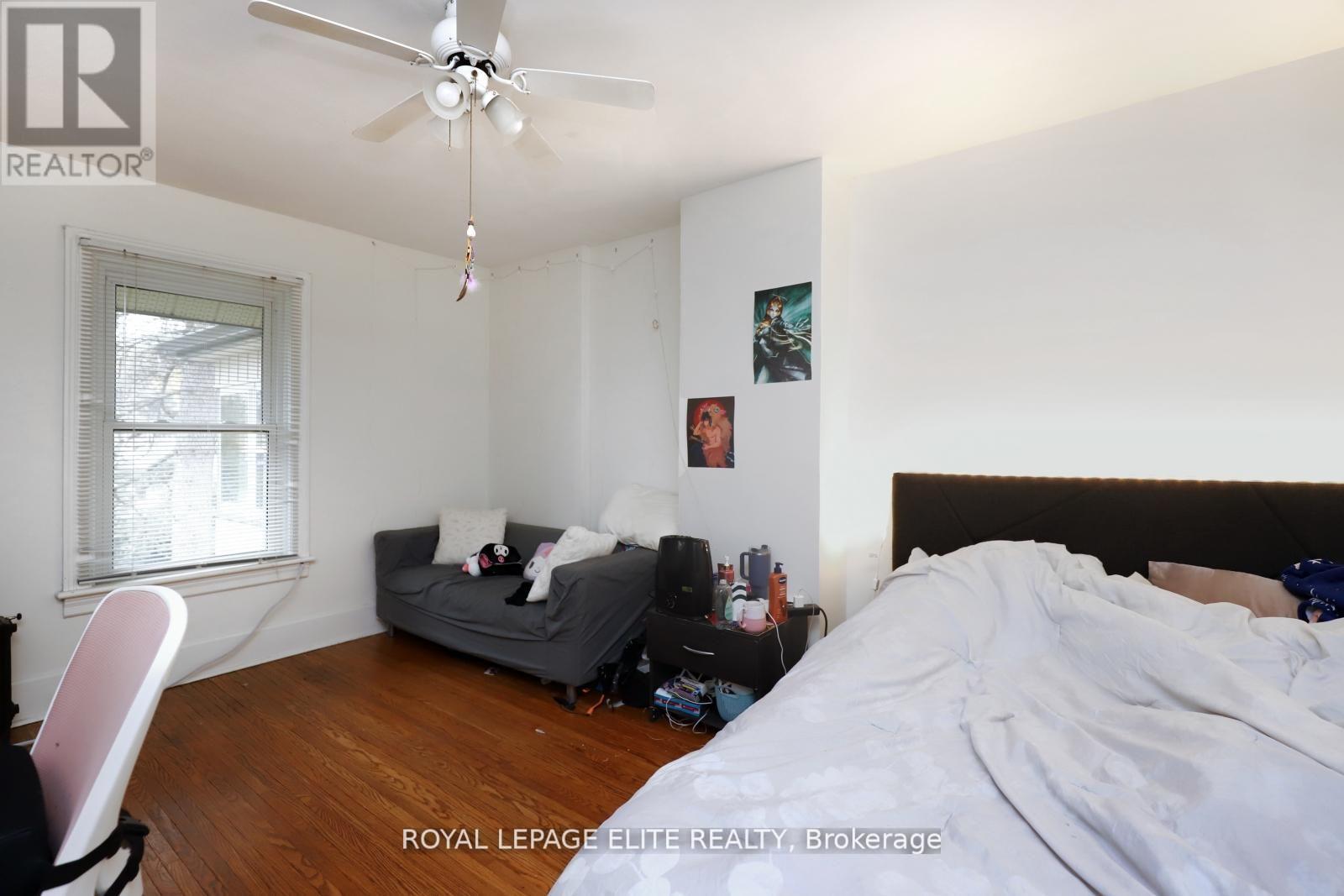 












18-20 REUBEN STREET

,
Aurora,




Ontario
L4G2M2


