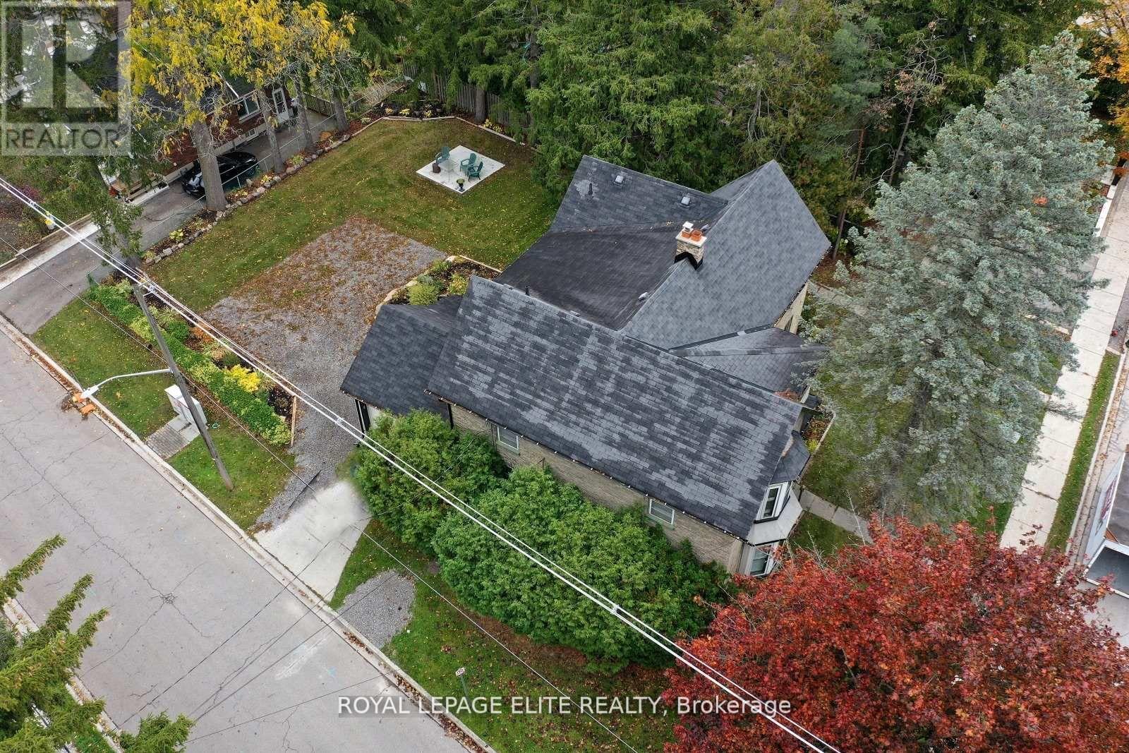 












18-20 REUBEN STREET

,
Aurora,




Ontario
L4G2M2

