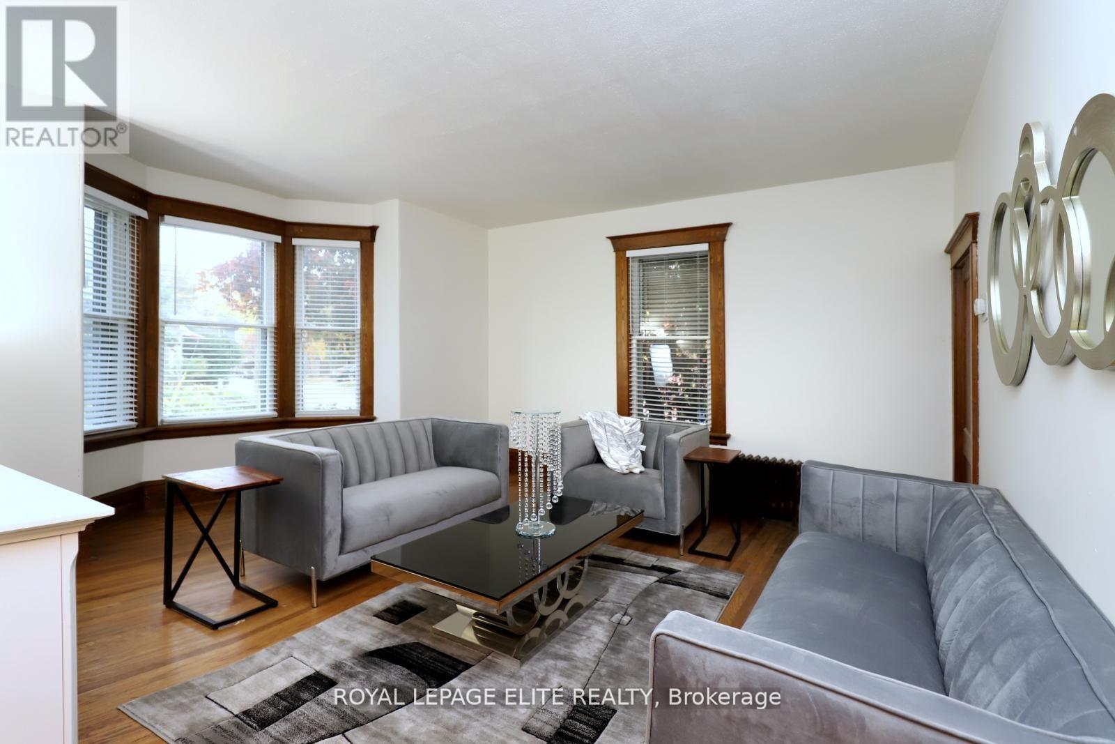 












18-20 REUBEN STREET

,
Aurora,




Ontario
L4G2M2

