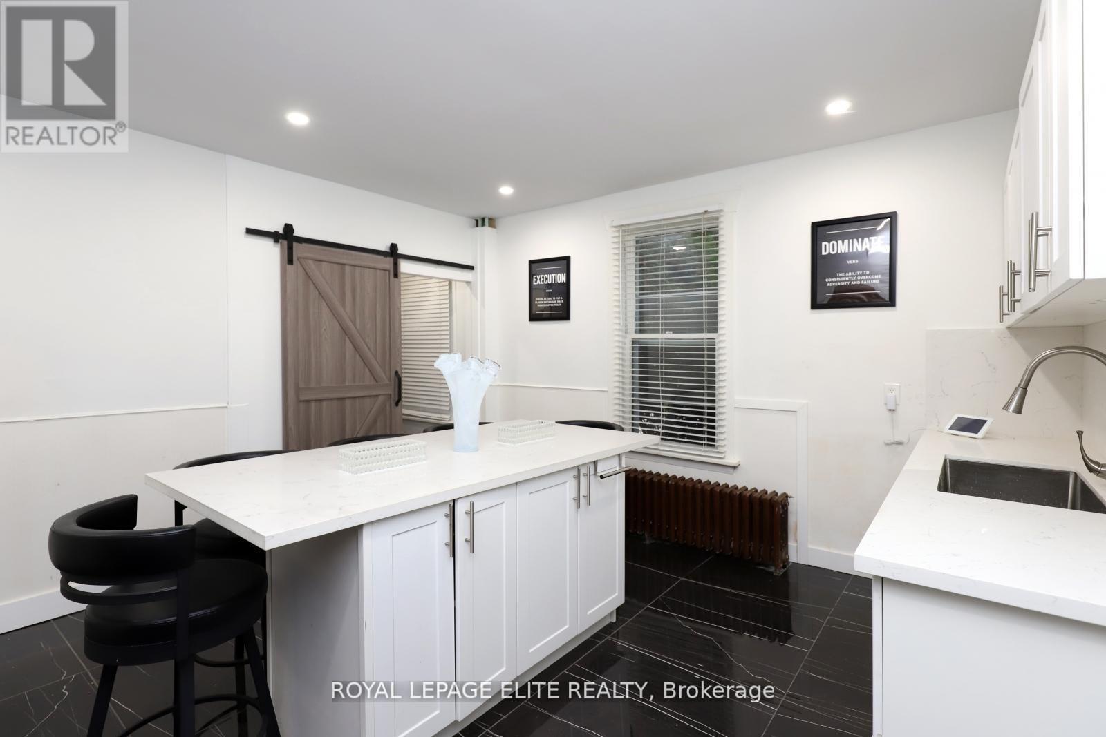 












18-20 REUBEN STREET

,
Aurora,




Ontario
L4G2M2

