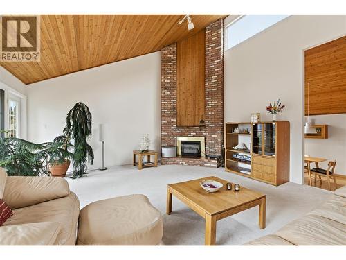 16' ceilings & propane fireplace