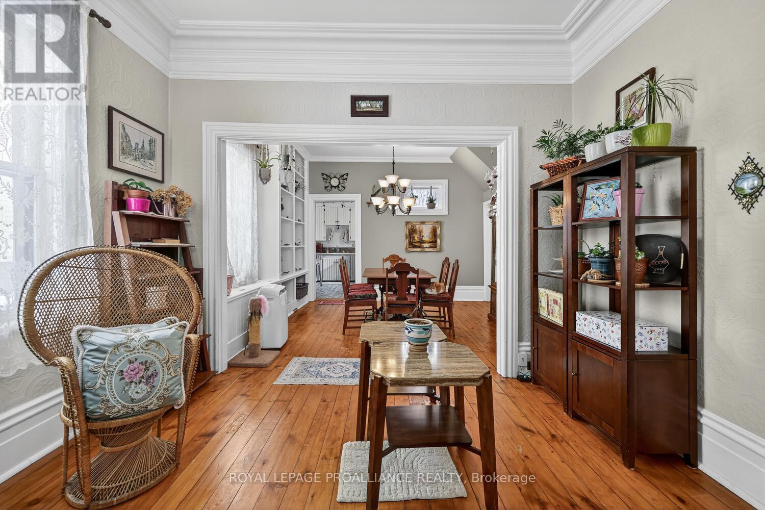 












37 ORCHARD STREET

,
Brockville,




Ontario
K6V2J6

