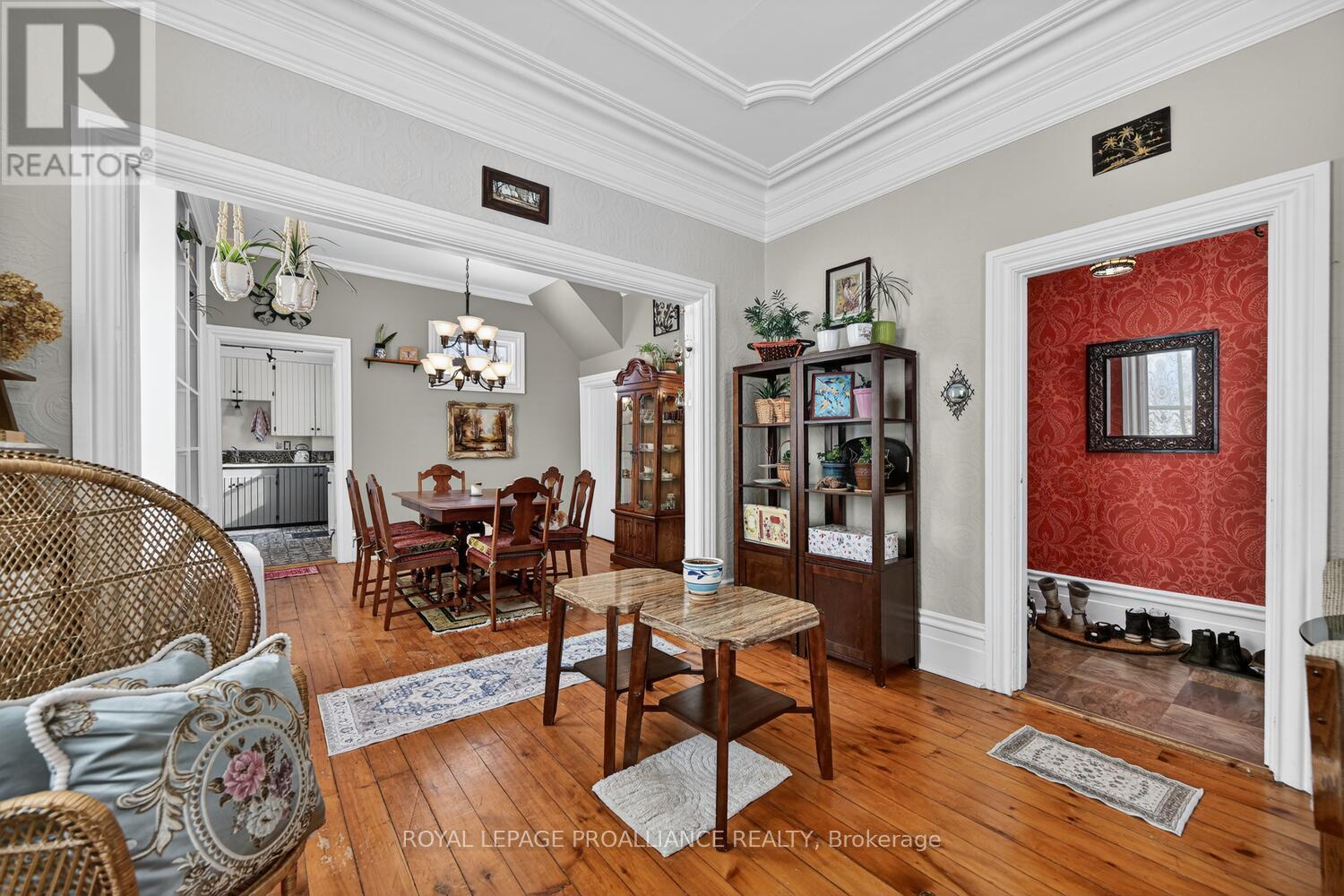 












37 ORCHARD STREET

,
Brockville,




Ontario
K6V2J6

