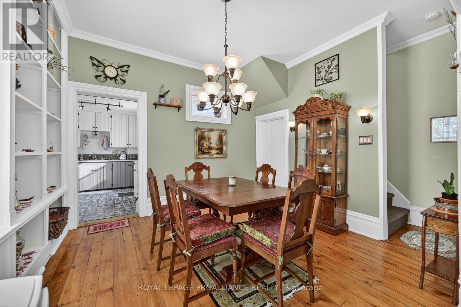 












37 ORCHARD STREET

,
Brockville,




Ontario
K6V2J6

