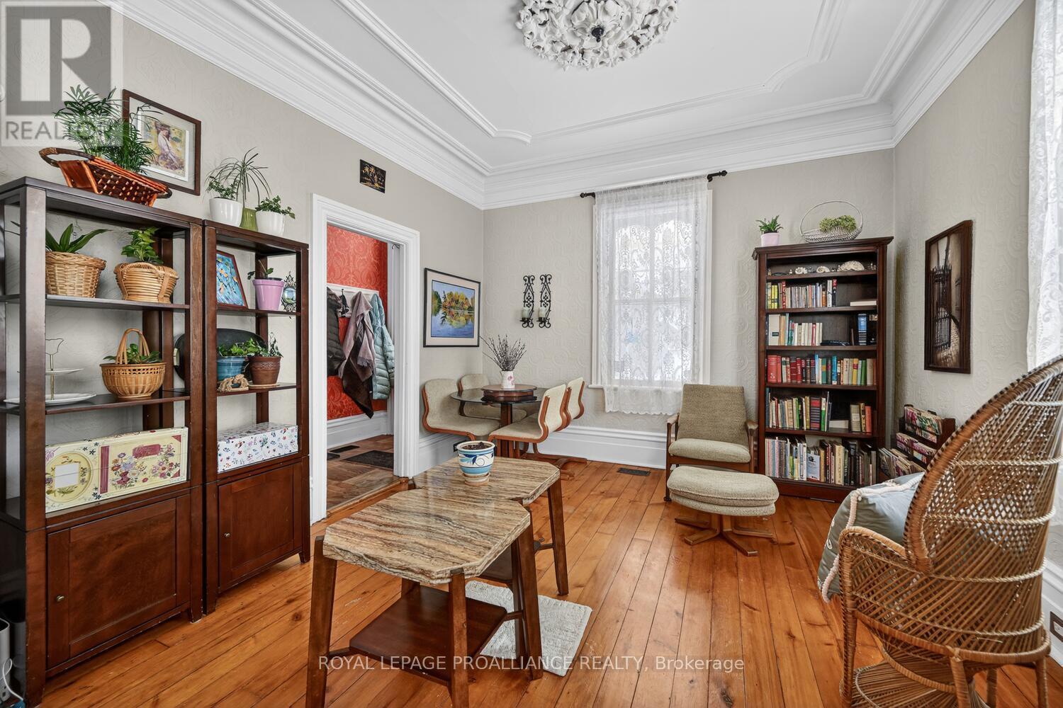 












37 ORCHARD STREET

,
Brockville,




Ontario
K6V2J6

