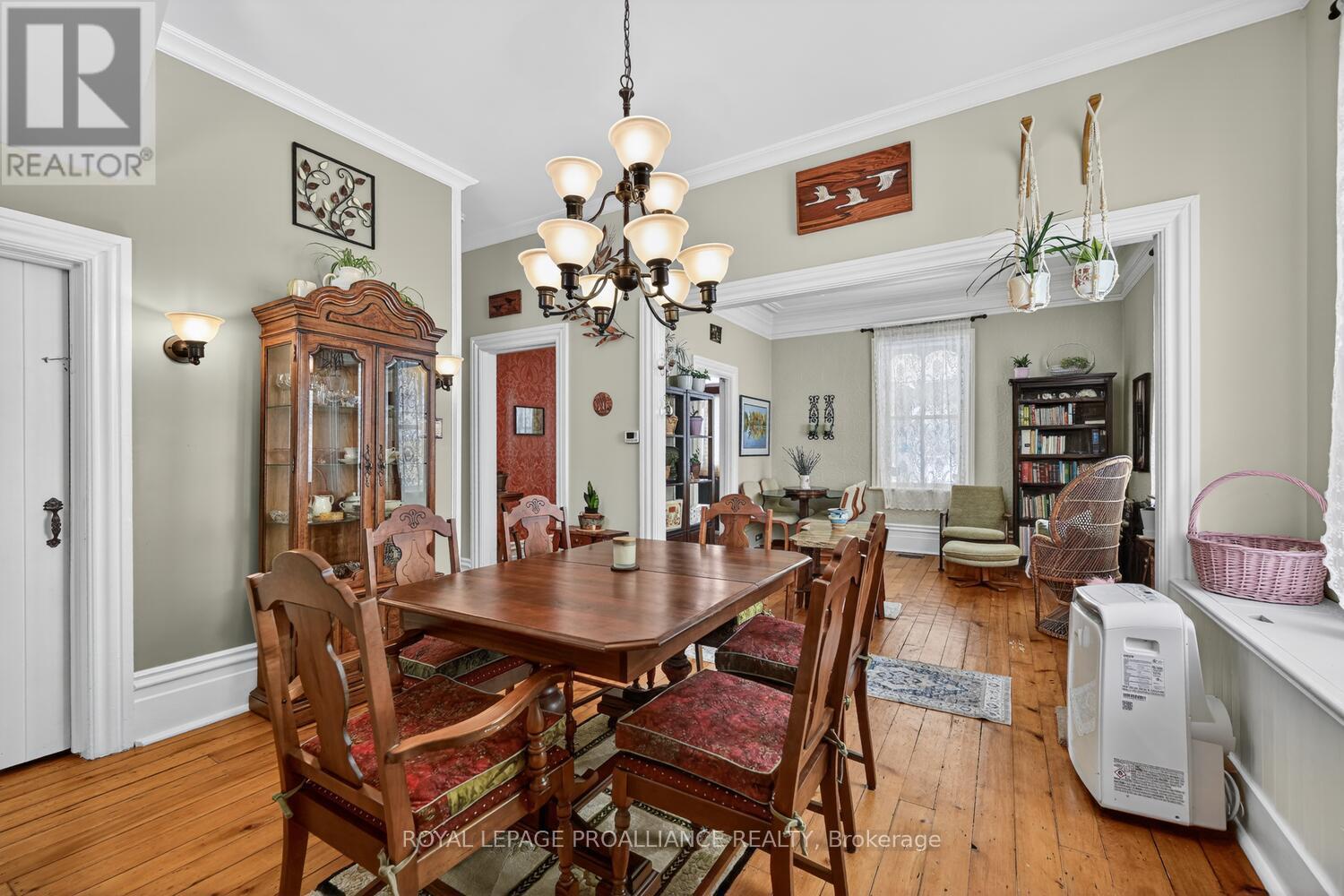 












37 ORCHARD STREET

,
Brockville,




Ontario
K6V2J6

