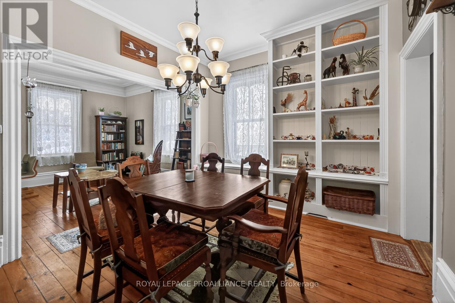 












37 ORCHARD STREET

,
Brockville,




Ontario
K6V2J6

