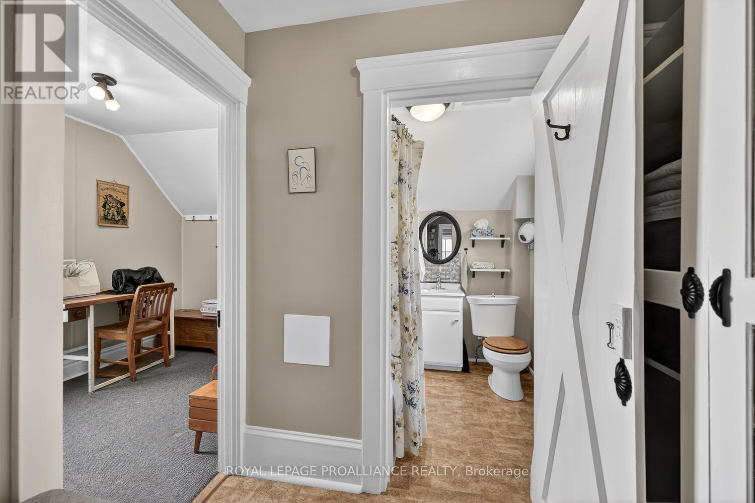 












37 ORCHARD STREET

,
Brockville,




Ontario
K6V2J6

