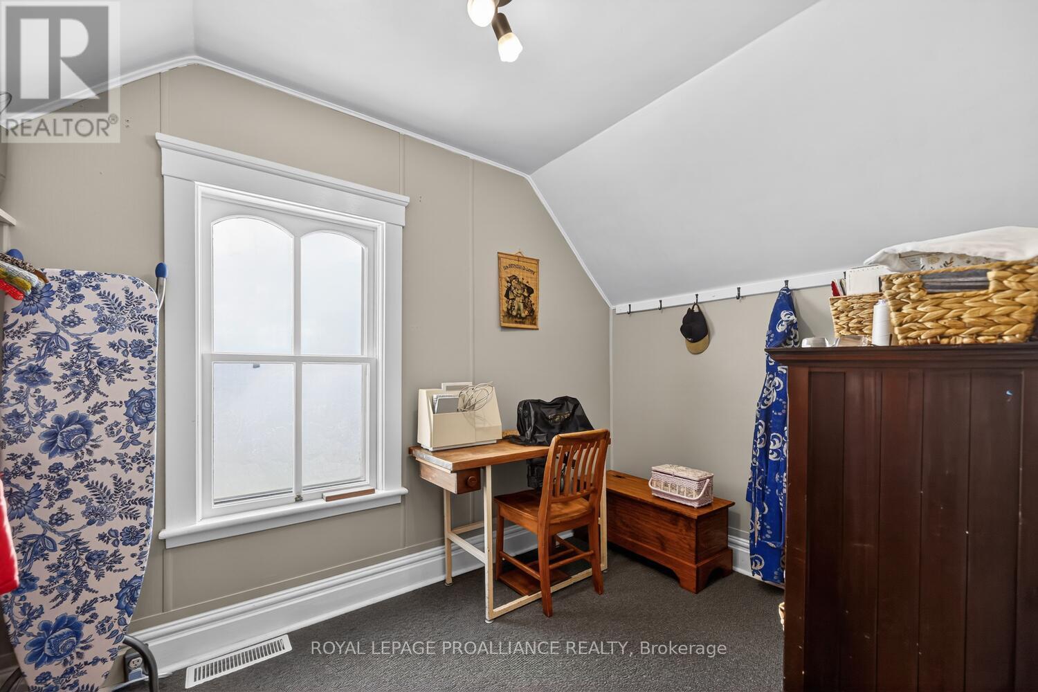 












37 ORCHARD STREET

,
Brockville,




Ontario
K6V2J6

