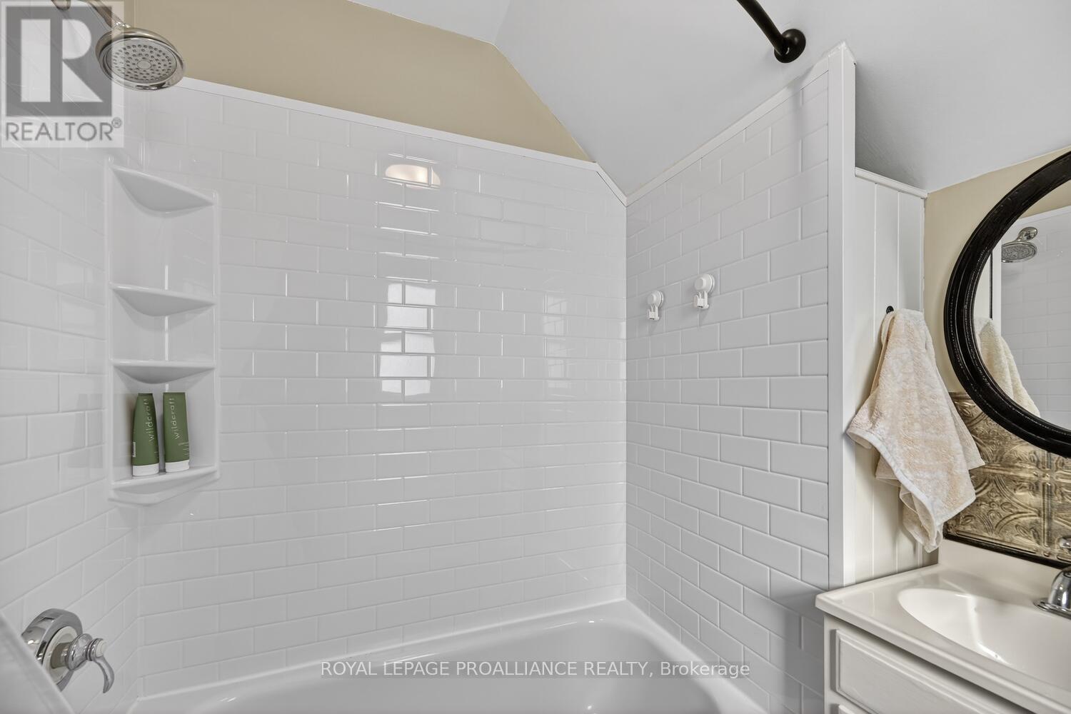 












37 ORCHARD STREET

,
Brockville,




Ontario
K6V2J6

