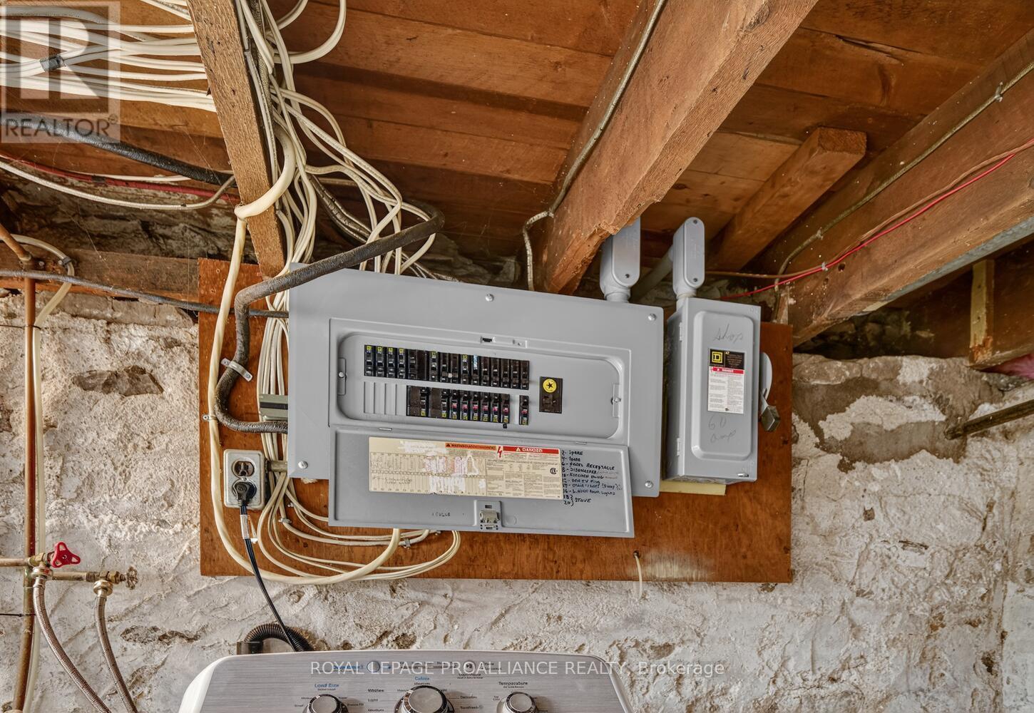 












37 ORCHARD STREET

,
Brockville,




Ontario
K6V2J6

