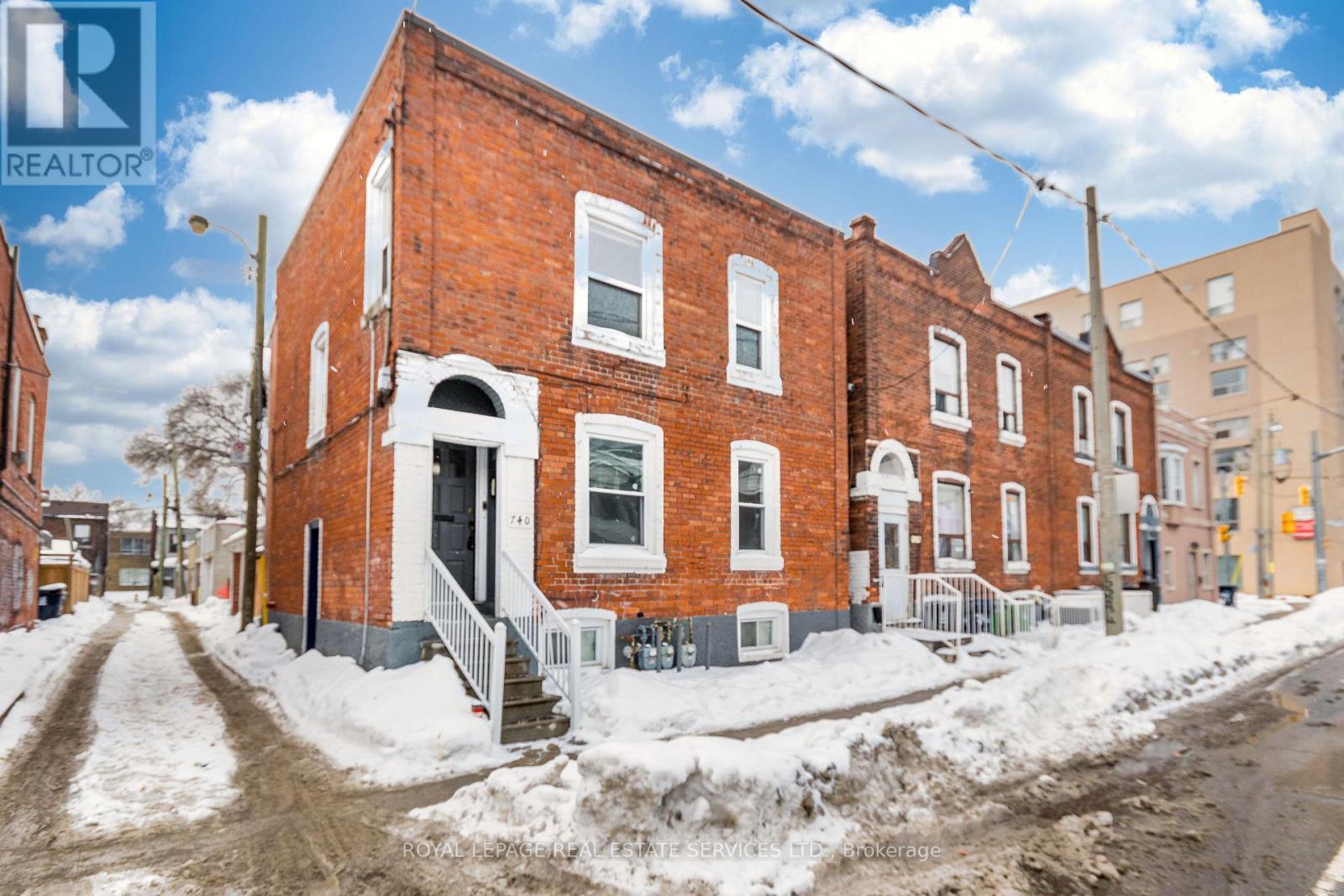 












740 LANSDOWNE AVENUE

,
Toronto,




Ontario
M6H3Y8

