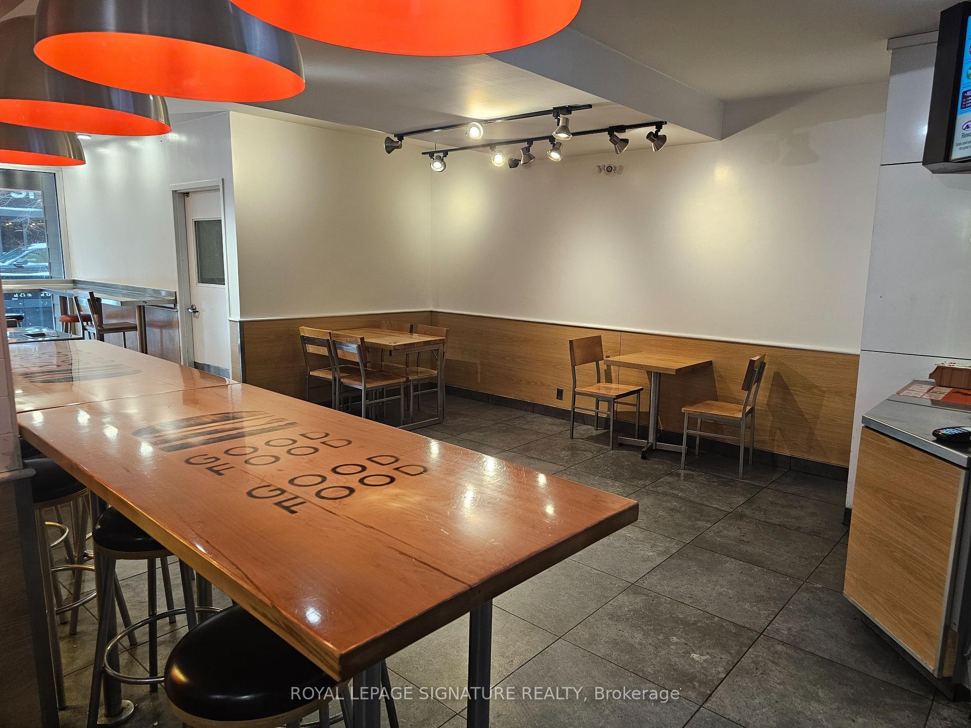 









500


Bloor

Street West,
Toronto,




ON
M5S 1Y3

