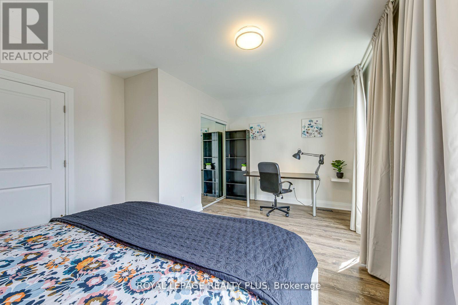 












247 ROBERT STREET

,
Hamilton,




Ontario
L8L2R2

