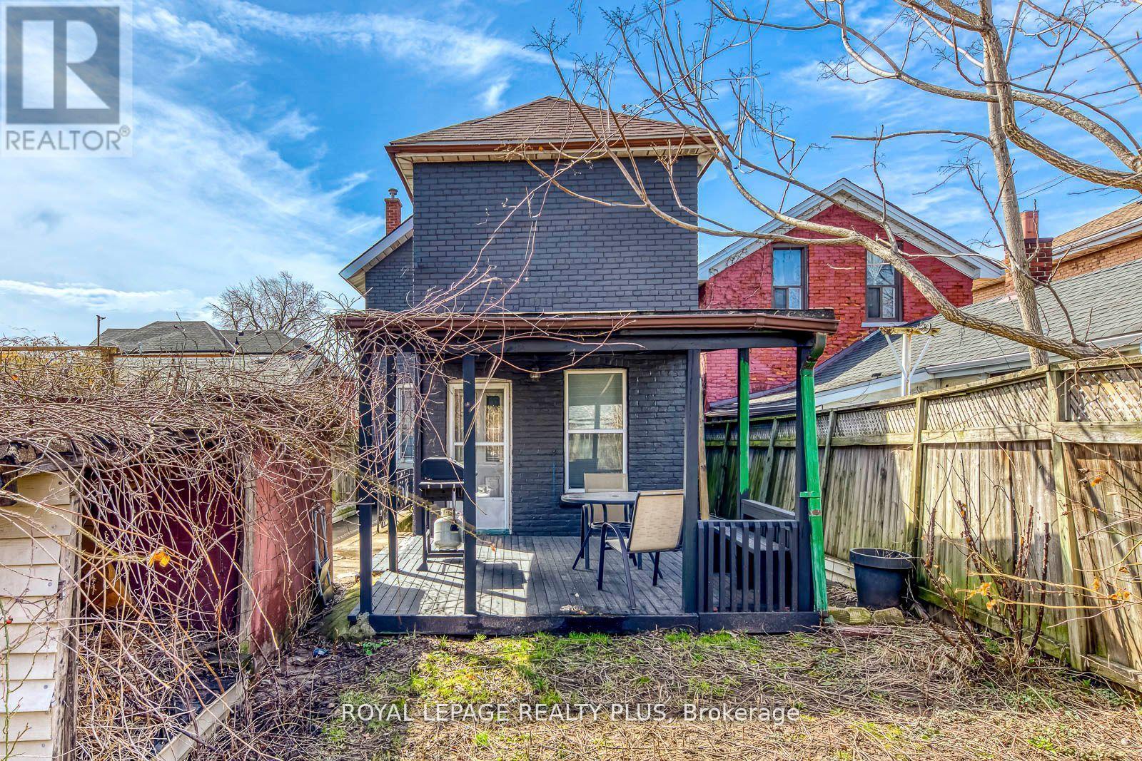 












247 ROBERT STREET

,
Hamilton,




Ontario
L8L2R2

