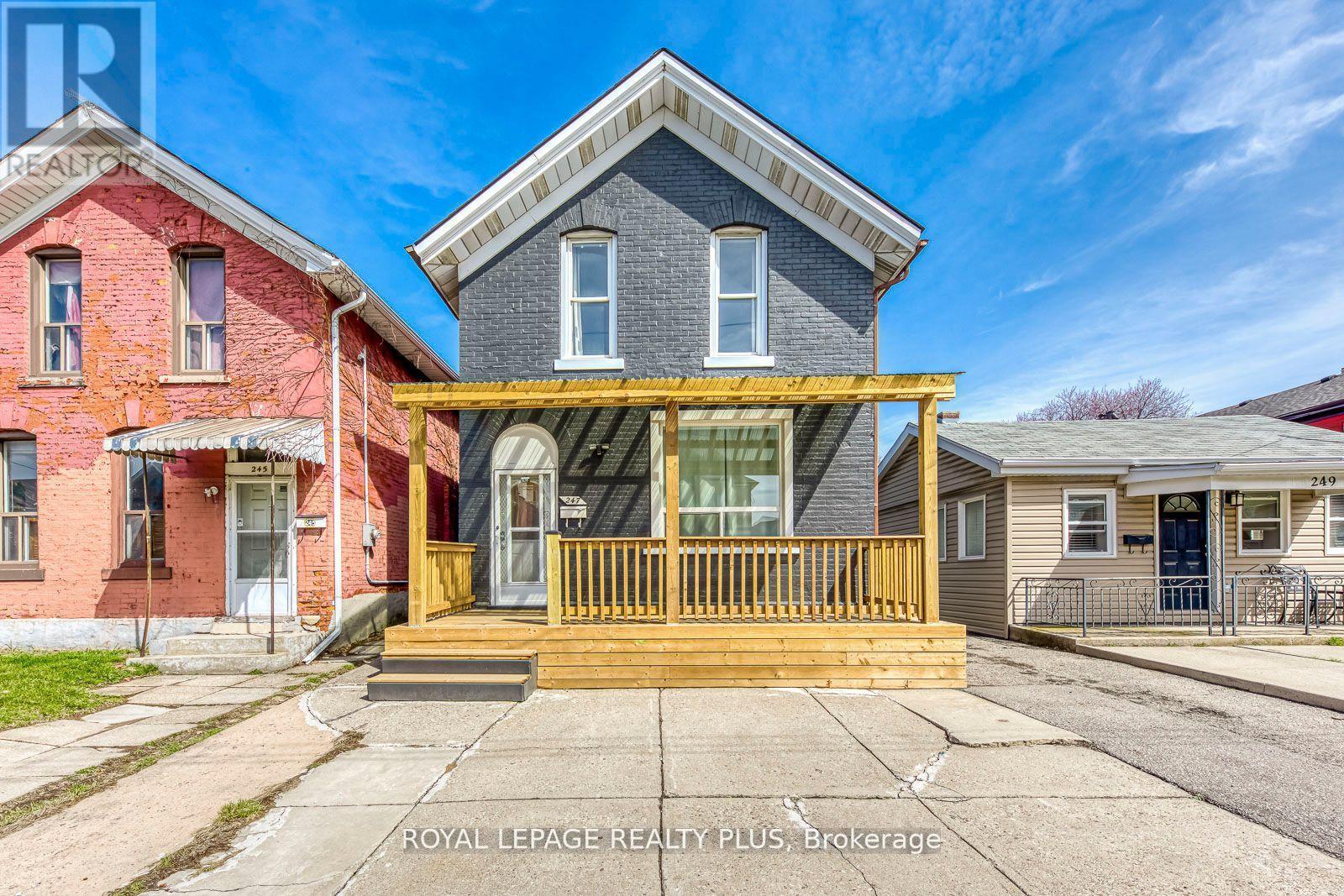 












247 ROBERT STREET

,
Hamilton,




Ontario
L8L2R2


