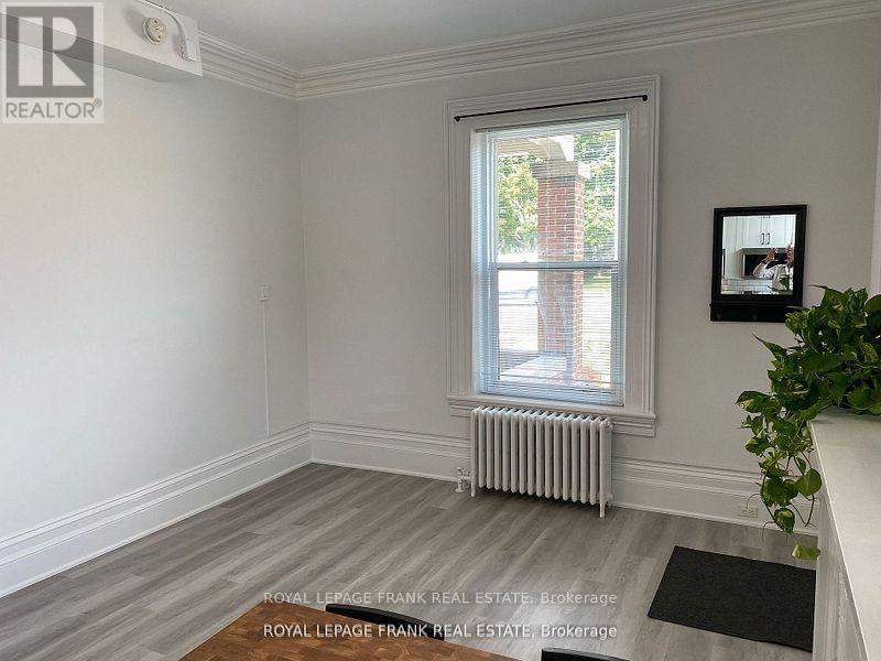 












1 - 859 DUNDAS STREET W

,
Whitby (Lynde Creek),




Ontario
L1N2N6

