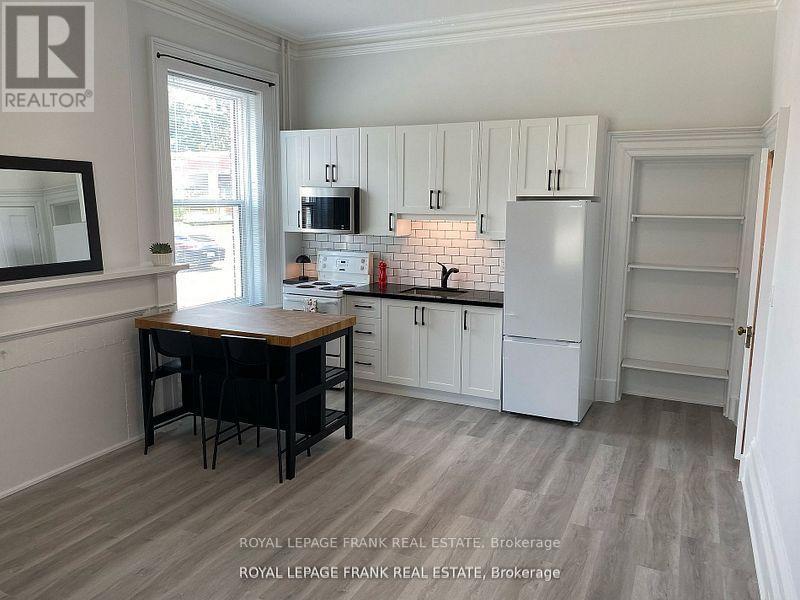 












1 - 859 DUNDAS STREET W

,
Whitby (Lynde Creek),




Ontario
L1N2N6

