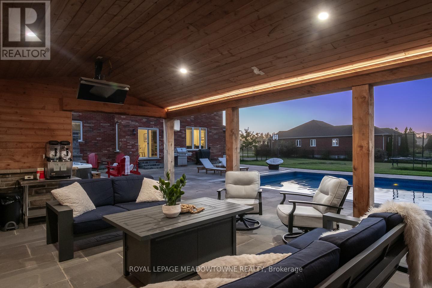 












63 STEWART DRIVE

,
Erin,




Ontario
N1H6H7

