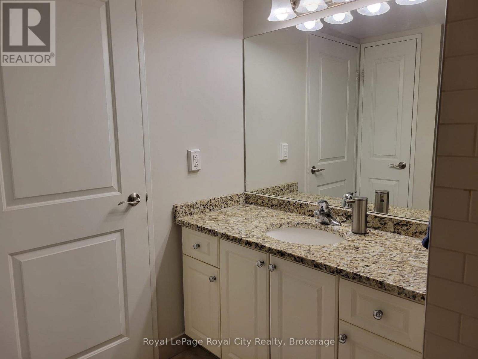 












608 - 55 YARMOUTH STREET

,
Guelph (Downtown),




Ontario
N1H7R4

