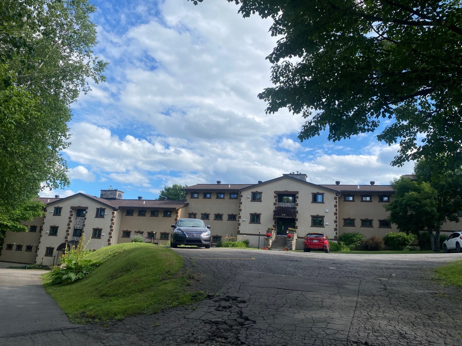 









280


Rue de Grenoble

, 10,
Sainte-Adèle,




QC
J8B2X3

