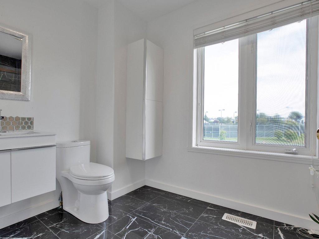 









1003


Rue Basile-Routhier

,
Repentigny (Repentigny),




QC
J5Y3Y9

