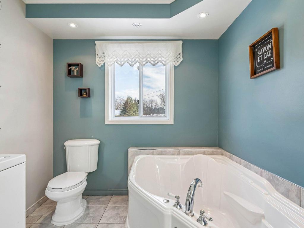 









1402


Route 158

,
Saint-Thomas,




QC
J0K3L0

