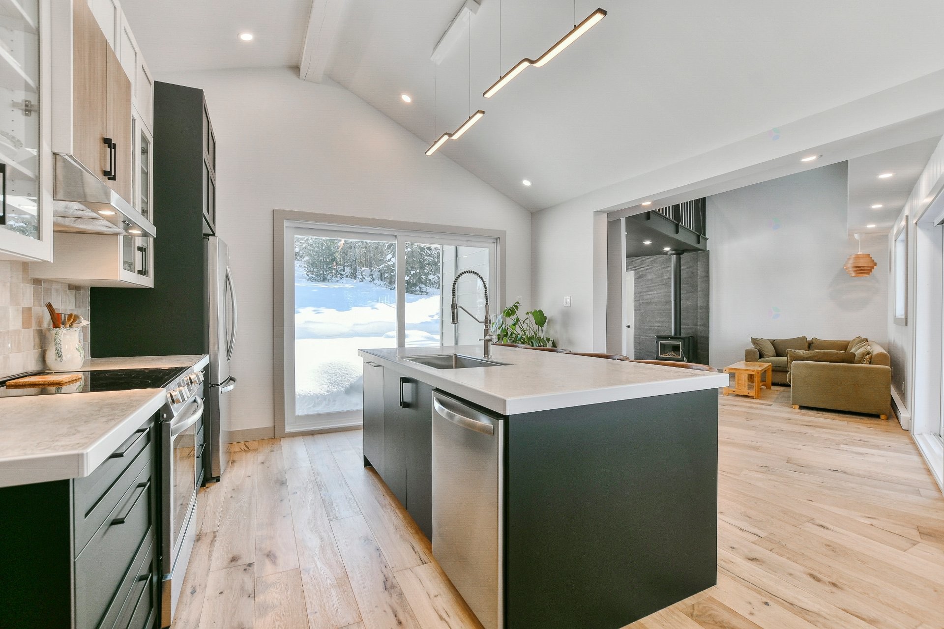 









2014


Ch. du Lac-Quenouille

,
Val-des-Lacs,




QC
J0T2P0

